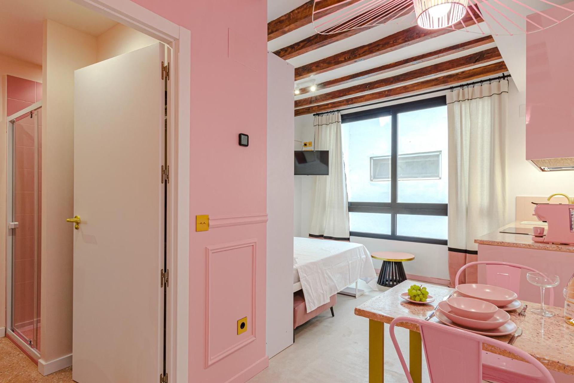 Glamorous Pink Studio In City Center Аликанте Экстерьер фото