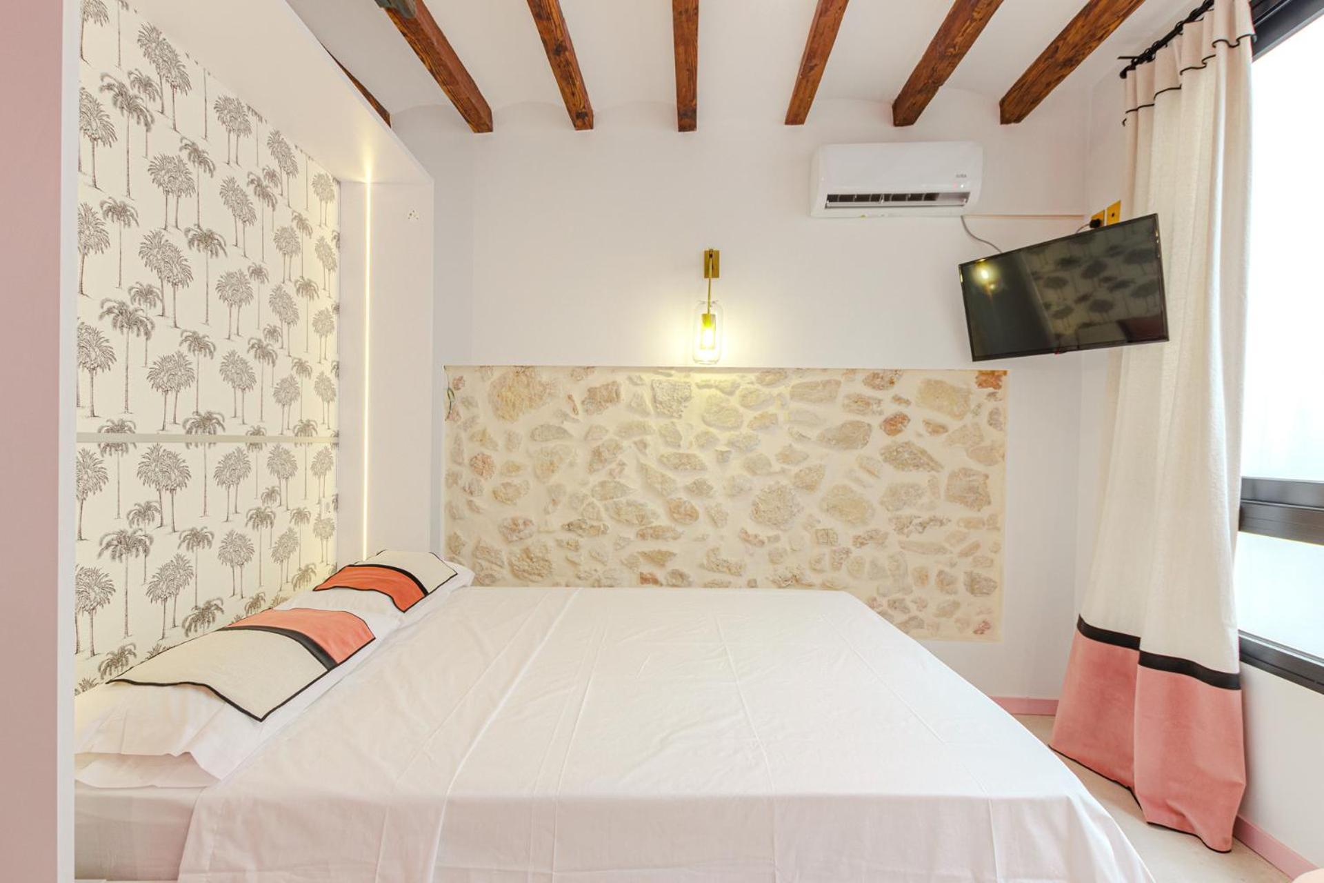 Glamorous Pink Studio In City Center Аликанте Экстерьер фото