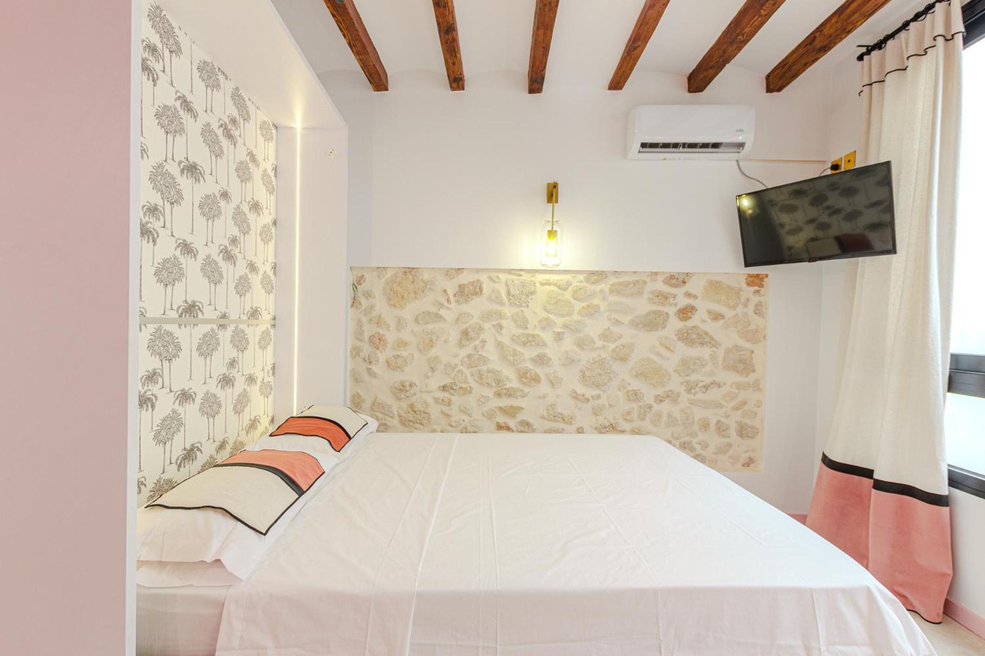 Glamorous Pink Studio In City Center Аликанте Экстерьер фото